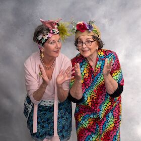 Die Ähn un das Anner - Alice Hoffmann & Bettina Koch - "In Würde alb(t)ern"
