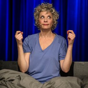 Anna Schäfer - Schlafende Hunde - Comedy-Theater von Dietmar Jacobs