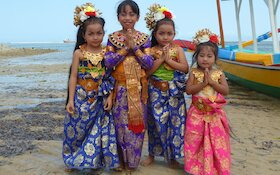 Michaela Münzberg berichtet von ihren Reisen nach Asien – Nepal, Indien, Bali u.a.