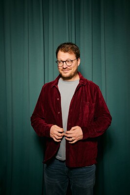 Maxi Gstettenbauer - mit „KOMPLETT ABSURD“