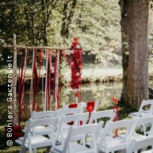 Hochzeitsmesse am Fluss