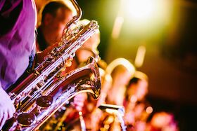 Big Band open-air - Open-Air-Konzert mit der Big Band - von der Rolle - der JTK Neunkirchen am Brand e. V.