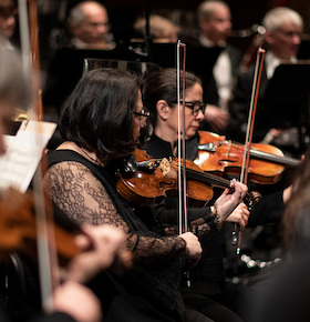 Sinfoniekonzert 5 - Tschaikowskys Violinkonzert - GMD Joachim Hochstenbach Violine Ioana Cristina Goicea