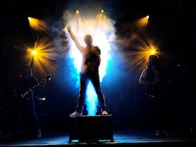 THE QUEEN KINGS | A KIND OF QUEEN