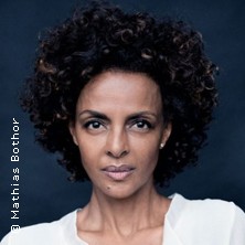 Dennenesch Zoudé liest aus dem Leben von Josephine Baker