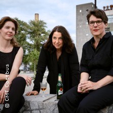 3 ostdeutsche Frauen betrinken sich & gründen den idealen Staat
