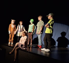 Das Wehlheider Hoftheater präsentiert: "Die Schule der magischen Tiere"