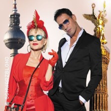Schwarzblond - Kisses from Berlin - Vier Oktaven Gesang trifft auf Haute Couture