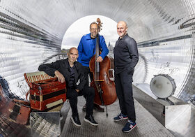 Tango Transit: Akrobat