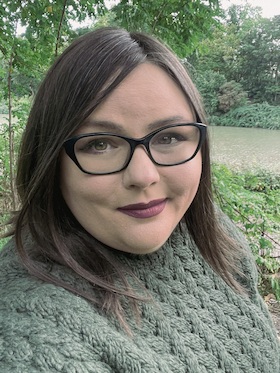 Emily Bähr liest aus Tainted Vows – Gods of New Olympia