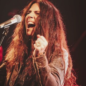 Sari Schorr | Running Wild European Tour