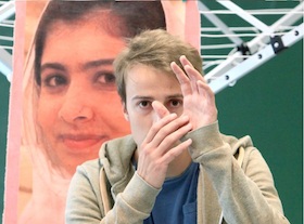 Malala - Mädchen mit Buch - Theater Lindenhof