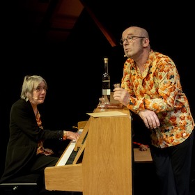 Hinter eines Baumes Rinde - Heinz Erhardt mit viel Musik