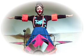 Glucks, die Überfliegerin (ab 4) - Clowness Theater