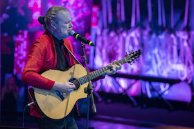 Beppe Gambetta im Folkclub Prisma e.V. Pforzheim - Italian acoustic guitarist and singer