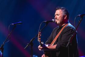 Irish Folk mit Ger O' Donnell - Renommierter Gitarrist mit charismatischer Stimme