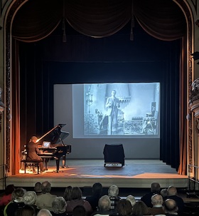 Jens Schlichting am Klavier - Stummfilmkomödie "Kohlhiesls Töchter", Vorfikm, "The Cure" von Charlie Chaplin
