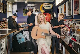 Jule Spindler & Band - „Rohes Leinen“