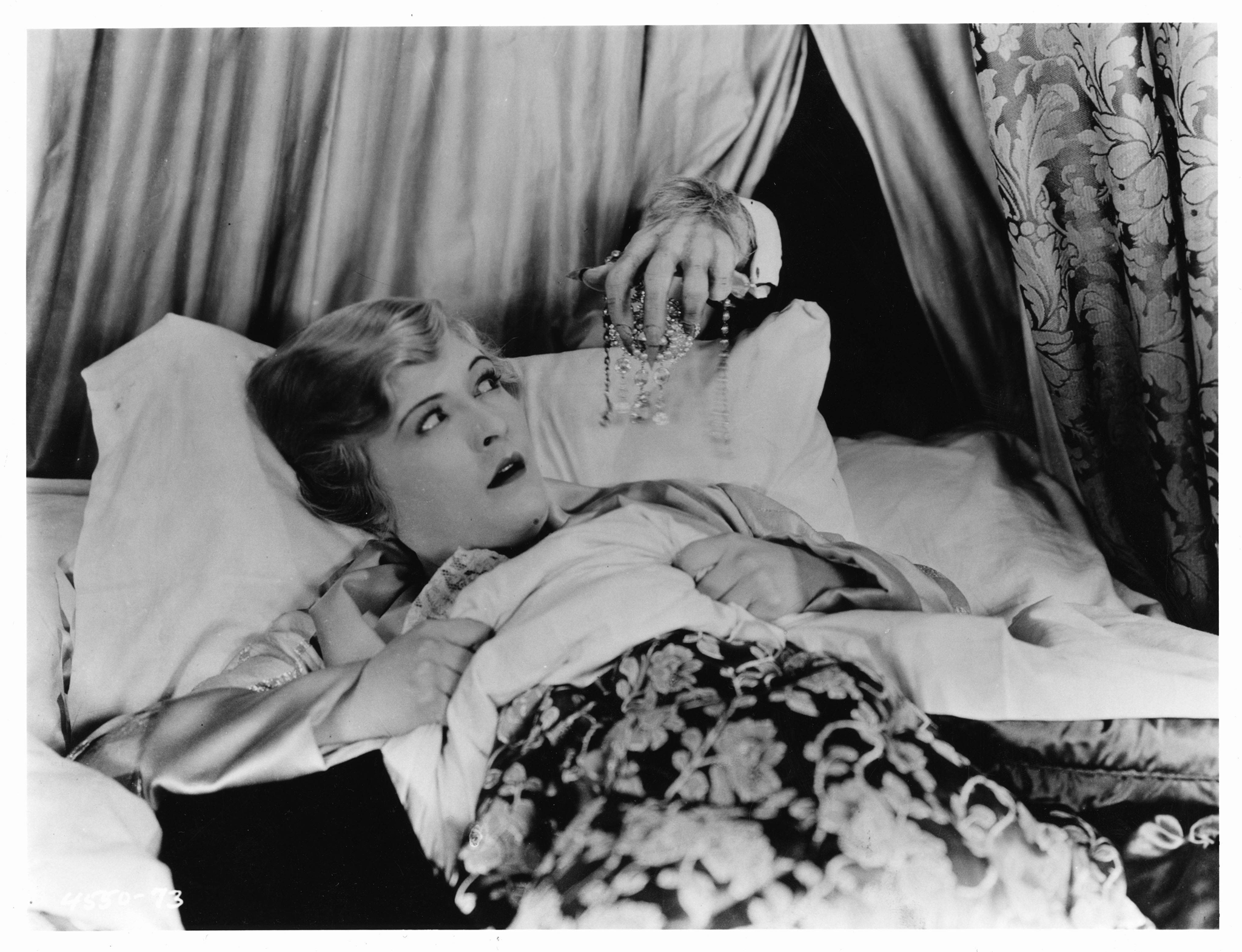 THE CAT AND THE CANARY (1927)