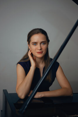 Anastasia Churbanova verführt in die ewige Romantik - Aufforderung zum Tanz