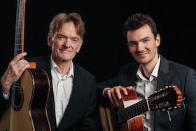 Die Magie der Gitarre - Prof. Michael Hampel und Phileas Baun