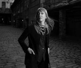 Suzanne Vega - Flying with angels