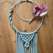 Makramee-Ring mit Trockenblumen