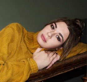 Ronja von Rönne präsentiert ihren neuen Roman "Alles Liebe"