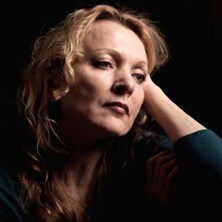 Für mich soll es rote Rosen regnen - Cora Chillcott singt Hildegard Knef