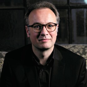 René Sydow - Sie dürfen sich wieder setzen