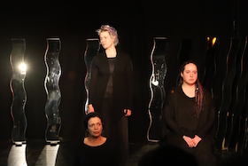 Kassandras Spiegel - Eine Geschichte über Klugheit und Wahn, Schwäche und Kraft, Ausgegrenztheit, Autonomie und den Umgang mit der Wahrheit