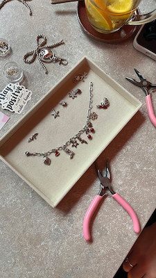 Aktion | Gestalte dein Lesezeichen mit @charmed.by.l