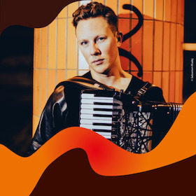 Klassik am Fluss mit Martynas Levickis