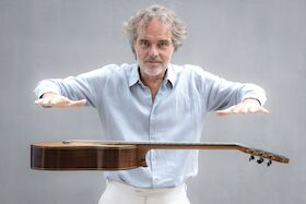 „Magische Klangreisen Falk Zenker -Gitarre & Live Looping Release-Tour zum 7. Soloalbum Innenwege 2026“ - Premiere