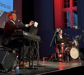 SINGALONG - X-Mas Rudelsingen mit Tobias Sudhoff