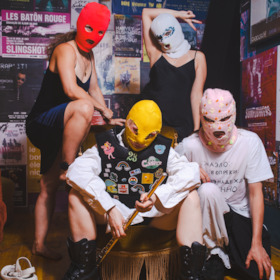 Pussy Riot - Eröffnet von New Age Doom - Riot Days