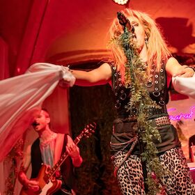 TAMARAS PARADIES