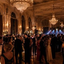 Rüscherlnight in Abendkleid