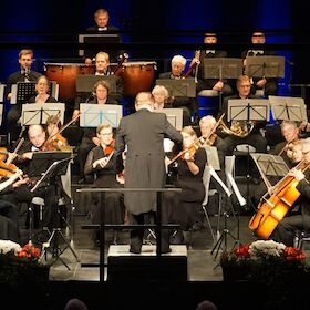 Muttertagskonzert - musikalische Leitung: Richard Kalahur