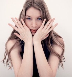 Katharina Hack begeistert mit "Keep your fingers crossed!"