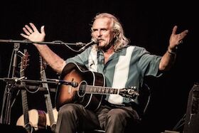 Hans Theessink - Ein Blues-Meister, der in jeder Hinsicht zu den Besten seiner Zunft gehört