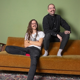 Häppchen & Sekt - Lukas Diestel und Jonathan Löffelbein, die Macher von Worst of Chefkoch, präsentieren ihre late-nightigste Show… bis jetzt.