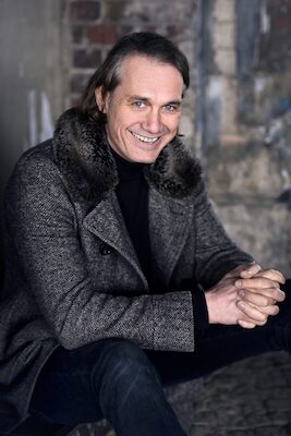 Ralf Bauer - Das Lächeln am Fuße der Leiter