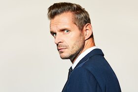 Florian Schroeder • im Theater am Aegi - Schluss jetzt! Der satirische Jahresrückblick