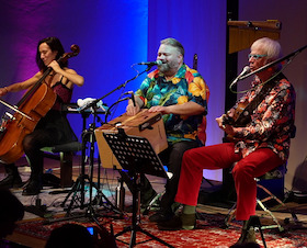 Die Cellistin Ruth Maria Rossel trifft das Akustikduo Stasch & Brückmann