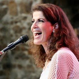 Frau Höpker bittet zum Gesang - Das Mitsingkonzert!