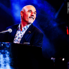 The Billy Joel Experience - Alexander Broussard und Band
