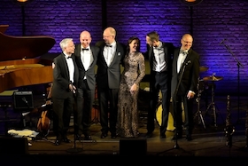 Chris Hopkins´ SWINGING CHRISTMAS - Deutsche und internationale Weihnachtslieder im swingend-eleganten Gewand