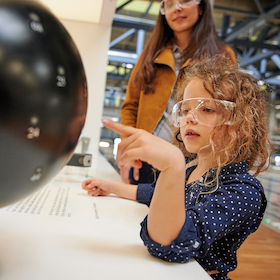 Mercedes-Benz Kinderferienprogramm - Einblicke in das Mercedes-Benz Werk - Ein Tag bei Mercedes-Benz in Sindelfingen