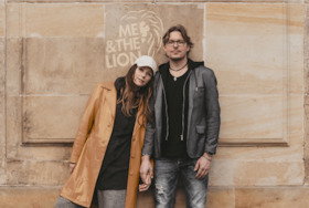 Ein musikalischer Abend für die Seele mit ME & THE LION